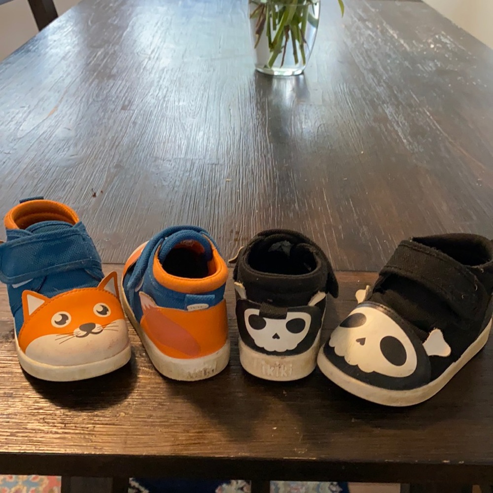 Squeaker sneakers! Toddler shoes.